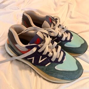 Suede New Balance SKU: M5740FY1 Size 9
Colorway:Light Cliff Grey/Velocity Red